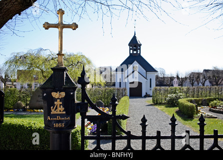 Friedhof und Kapelle der lokalen Tod Gilde Holmer Beliebung Schleswig, Deutschland Stockfoto