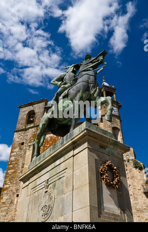 Statue von Francisco Pizarro in Trujillo, Spanien Stockfoto