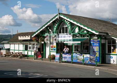 Kartenbüro Ambleside Pier Seenplatte Cumbria England Stockfoto