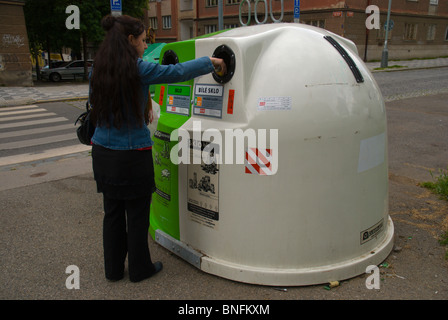 Recycling Glas Zizkov Prag Tschechische Republik Europa Stockfoto