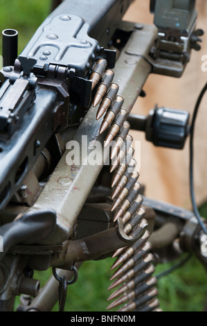 WW2 Wehrmacht MG 34 Maschinengewehr mit Kugel-Gürtel. Historische re Inszenierung. Stockfoto