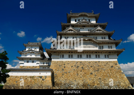 Main Tower oder Tenshukaku, Anzeigen von Bizen Innenhof, Burg Himeji, Präfektur Hyōgo, Kansai-Region, Insel Honshu, Japan Stockfoto