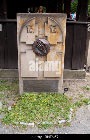 Grabstein im Friedhof in Roznov Stockfoto