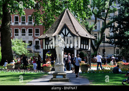 Charles II Statue, Soho Square Garden, Soho Square, Soho, West End, City of Westminster, London, England, Vereinigtes Königreich Stockfoto