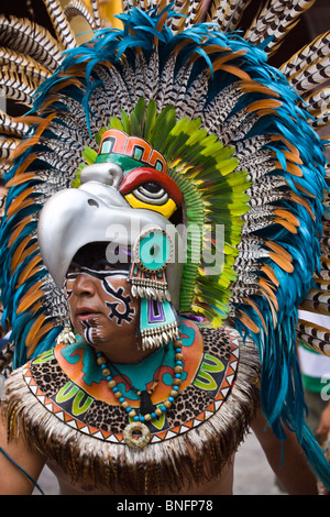 Tribal Dance, die Truppen aus allen Teilen von Mexiko in die Unabhängigkeit DAY PARADE - SAN MIGUEL DE ALLENE Mexiko kommen Stockfoto