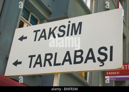 Zeichen in Beyoglu in der Nähe von Taksim Square-Istanbul-Türkei-Europa Stockfoto