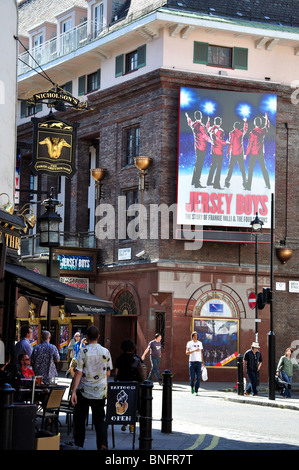 Prince Edward Theatre, Old Compton Street, Soho, West End, City of Westminster, Greater London, England, Vereinigtes Königreich Stockfoto