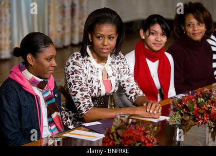 First Lady Michelle Obama spricht über die Bedeutung der Betreuung während einer Veranstaltung im Weißen Haus. Stockfoto