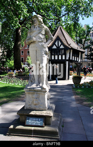 Charles II Statue, Soho Square Garden, Soho Square, Soho, West End, City of Westminster, London, England, Vereinigtes Königreich Stockfoto