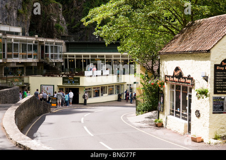 Cheddar Gorge Somerset England der Eingang zu den Höhlen und Geschenke Shop Stockfoto