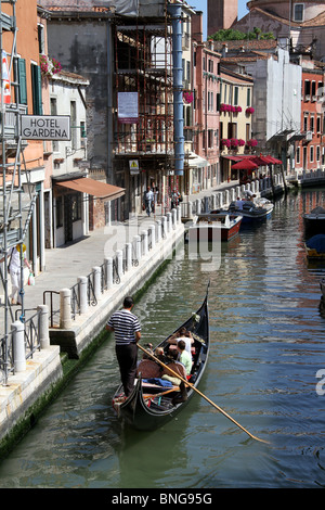 Gondel in Venedig Canal Stockfoto