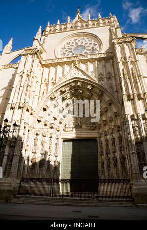 Die wichtigsten Bogen / gewölbte Tür / Eingang der Kathedrale in Sevilla / Spanien Sevilla. Stockfoto