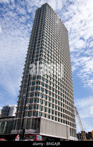 Mittelpunkt-Gebäude, New Oxford Street, West End, City of Westminster, Greater London, England, Vereinigtes Königreich Stockfoto