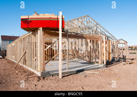 Neue Häuser sind in einem Vorort in Arizona gebaut. Stockfoto