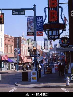 Straßenszene, Beale Street, Beale Street District, Memphis, Tennessee, Vereinigte Staaten von Amerika Stockfoto