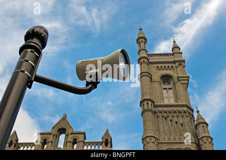 Philadelphia Pennsylvania Freimaurer-Tempel mit einer Rotlicht-Kamera im Vordergrund. Stockfoto