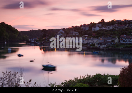 Sonnenuntergang über der Mündung des Fluss Yealm Newton Ferrers und Noss Mayo, South Hams, Devon, England. Frühjahr 2010 (Mai). Stockfoto