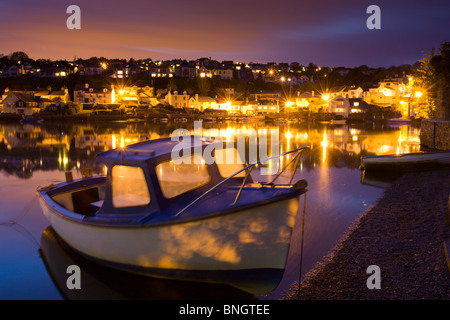 Abend Lichter von Newton Ferrers auf der Yealm-Mündung, South Hams, Devon. Stockfoto