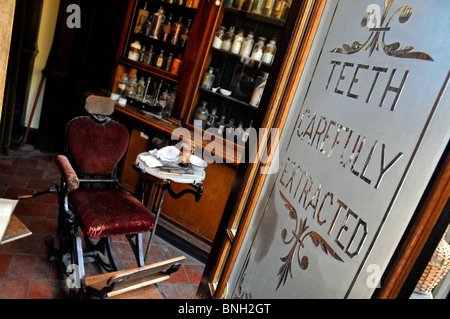Zahnarzt-Shop im Blists Hill, viktorianischen Stadt oder Dorf, Ironbridge, Shropshire. Großbritannien UK Stockfoto