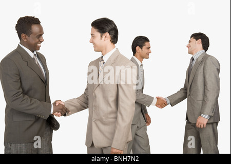 Vier Unternehmer Händeschütteln Stockfoto