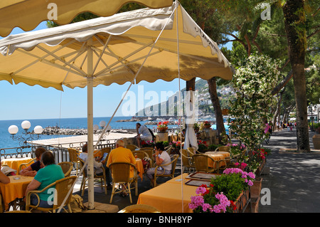 Waterfront Café in Amalfi an der Küste von Salerno, Italien Stockfoto