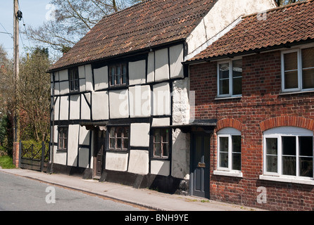 Gemischte Architekturstile in Easterton Dorf Wiltshire England UK EU Stockfoto