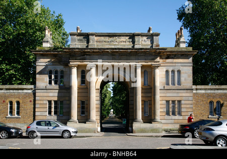 Eingang zum Friedhof Brompton auf Old Brompton Road, West Brompton, London, UK Stockfoto