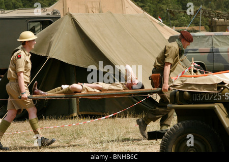 Bahre Träger auf Krieg und Frieden Stockfoto