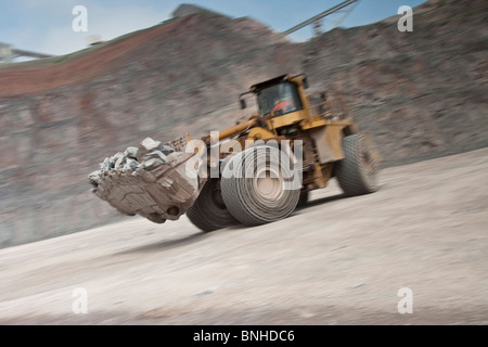 Großes Rad Dozer in offenen werfen mir. Stockfoto