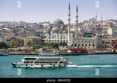 Juni 2008 Türkei Istanbul Stadt Yeni Moschee Schiff Sea Stockfoto