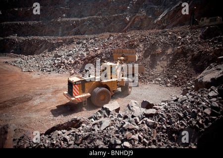 Großes Rad Dozer in offenen werfen mir. Stockfoto