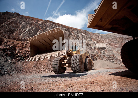 Großes Rad Dozer in offenen werfen mir. Stockfoto