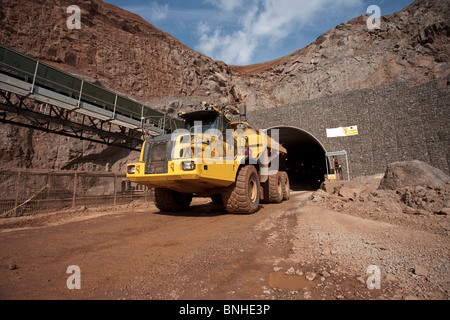 Schwere Erde mover oder Dump Truck in der Mine, Engineering Bulk Loader für Industrie und Bergbau Stockfoto