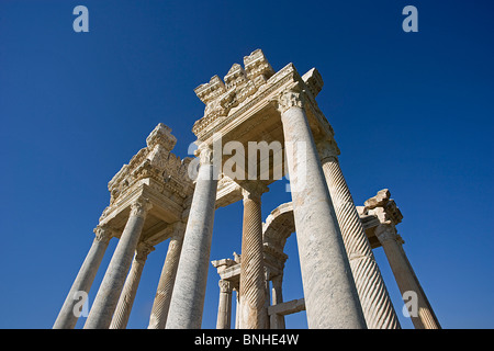 Türkei Juni 2008 Aphrodisias antiken Stadt antiken Stätte historische Ruine Ruinen hellenistischen, römischen, griechische Geschichte Tetrapylon Spalten Stockfoto