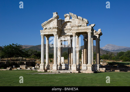 Türkei Juni 2008 Aphrodisias antiken Stadt antiken Stätte historische Ruine Ruinen hellenistischen, römischen, griechische Geschichte Tetrapylon Spalten Stockfoto