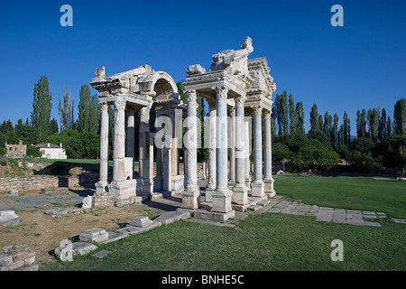 Türkei Juni 2008 Aphrodisias antiken Stadt antiken Stätte historische Ruine Ruinen hellenistischen, römischen, griechische Geschichte Tetrapylon Spalten Stockfoto