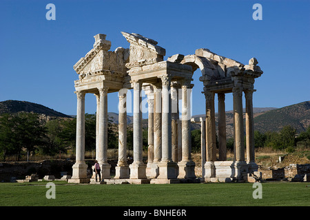 Türkei Juni 2008 Aphrodisias antiken Stadt antiken Stätte historische Ruine Ruinen hellenistischen, römischen, griechische Geschichte Tetrapylon Spalten Stockfoto