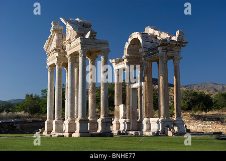 Türkei Juni 2008 Aphrodisias antiken Stadt antiken Stätte historische Ruine Ruinen hellenistischen, römischen, griechische Geschichte Tetrapylon Spalten Stockfoto