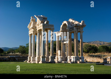 Türkei Juni 2008 Aphrodisias antiken Stadt antiken Stätte historische Ruine Ruinen hellenistischen, römischen, griechische Geschichte Tetrapylon Spalten Stockfoto