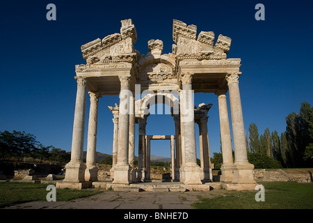 Türkei Juni 2008 Aphrodisias antiken Stadt antiken Stätte historische Ruine Ruinen hellenistischen, römischen, griechische Geschichte Tetrapylon Spalten Stockfoto