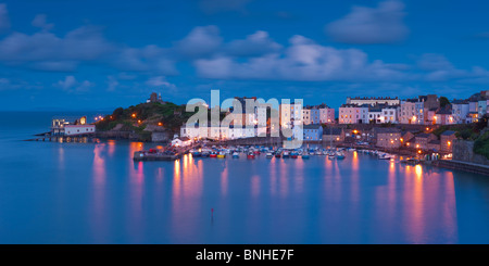 Tenby Hafen Tenby Pembrokeshire Wales in der Dämmerung Stockfoto