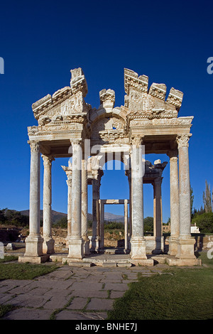 Türkei Juni 2008 Aphrodisias antiken Stadt antiken Stätte historische Ruine Ruinen hellenistischen, römischen, griechische Geschichte Tetrapylon Spalten Stockfoto