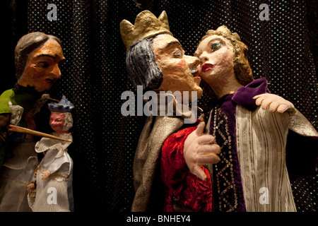 Marionette Marionetten im Museum für Puppen, die darauf abzielt, das puppenspiel als kommunikative Kunstform in der Stadt Holon, Israel zu fördern angezeigt Stockfoto