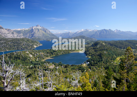 Blick vom Gipfel des Cerro Camanaro über den argentinischen Seenplatte, die Hälfte eine Stunde Outsie Bariloche Stockfoto