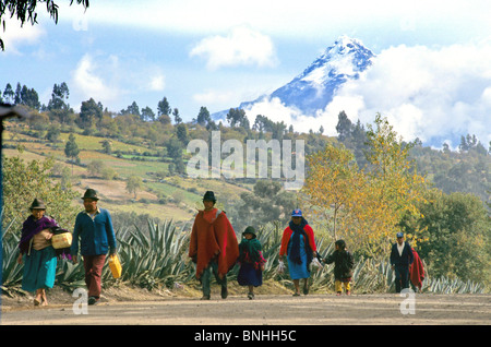 Indigenen Völker Ecuadors Saquisili nach Markt Reise Heimat Südamerika einheimischen lokalen einheimischen Ureinwohner Anden Stockfoto