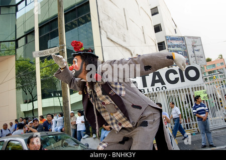 Clown-Parade in Mexiko-Stadt mit Clowns aus mehreren Ländern Stockfoto
