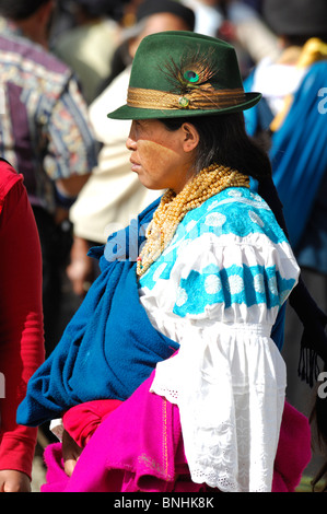 Ecuador Indigene Indio Indios eingeborenen Indianer einheimischen Bevölkerung in Otavalo Markt Otavalo Stadt Anden Stockfoto