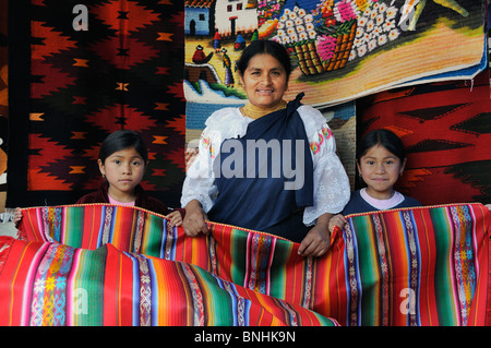 Ecuador Indigene Indio-Indios eingeborenen Indianer einheimischen Einheimischen in Otavalo Markt Otavalo Stadt Otavalo Anden Stockfoto