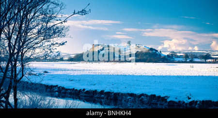 Dryslwyn Schloss Fluss Towy in der Nähe von Llandeilo Carmarthenshire Wales im Schnee Stockfoto