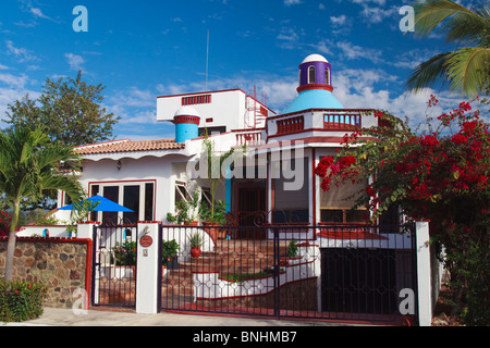 Privathaus in einem gehobenen Teil des Rincon de Guayabitos, einer Stadt am Meer, befindet sich im Bundesstaat Nayarit, Mexiko. Stockfoto